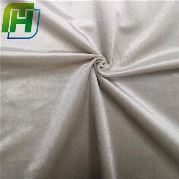 Zamatová látka na pohovku